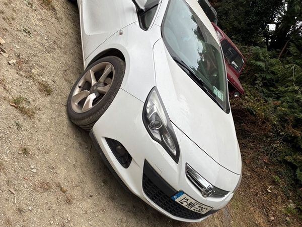 Vauxhall Astra Hatchback, Diesel, 2012, White