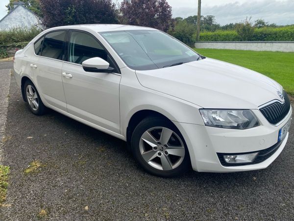 Skoda Octavia Saloon, Petrol, 2016, White