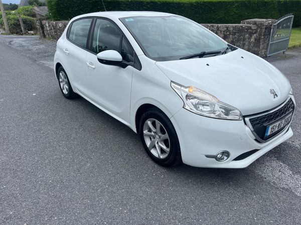 Peugeot 208 Hatchback, Petrol, 2015, White