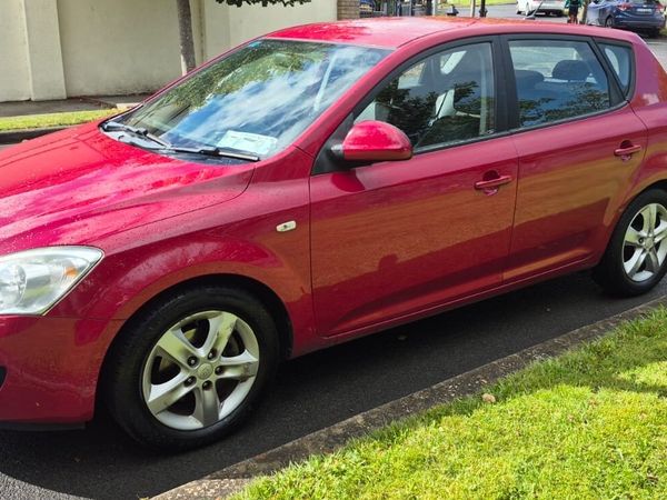 Kia Ceed Hatchback, Petrol, 2010, Red