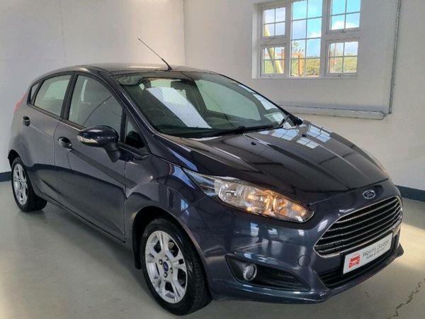 Ford Fiesta Hatchback, Petrol, 2014, Blue
