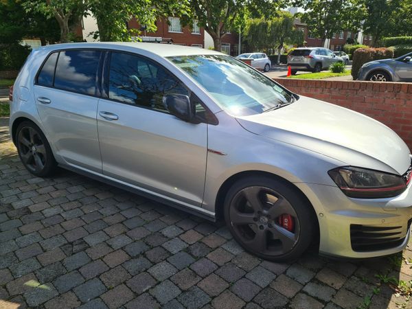 Volkswagen Golf Hatchback, Petrol, 2015, Silver