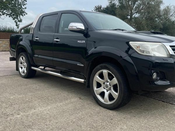 Toyota Hilux Crew Cab, Diesel, 2016, Black