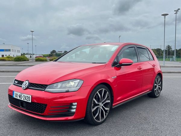 Volkswagen Golf Hatchback, Diesel, 2014, Red