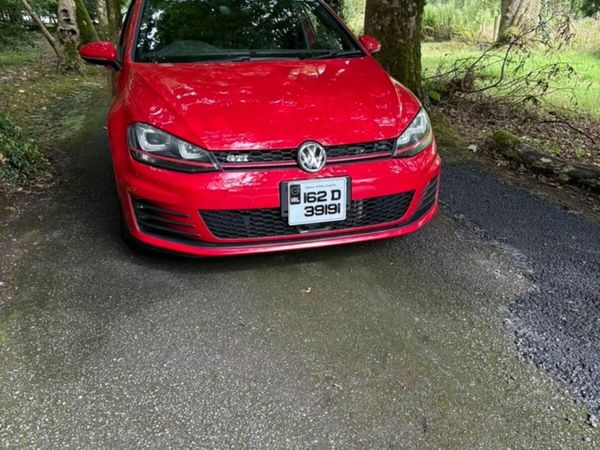 Volkswagen Golf Hatchback, Petrol, 2016, Red