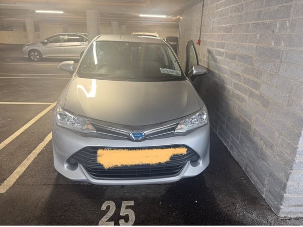 Toyota Corolla Saloon, Petrol Hybrid, 2015, Silver