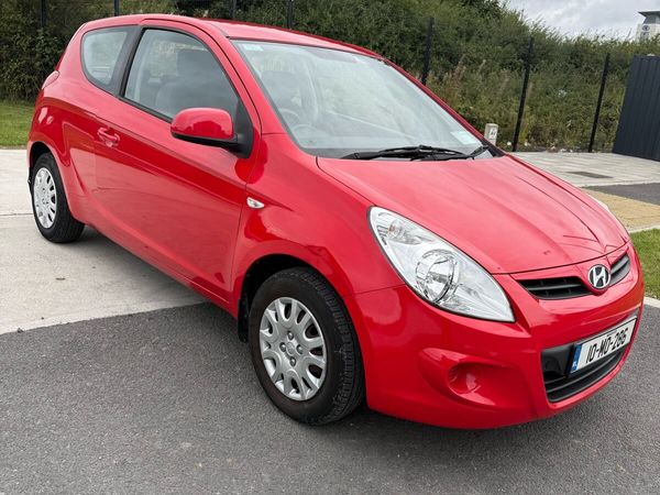 Hyundai i20 Hatchback, Petrol, 2010, Red