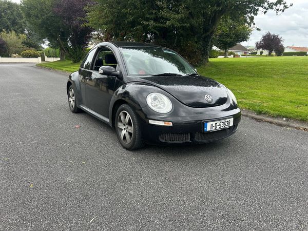 Volkswagen Beetle Hatchback, Petrol, 2011, Black