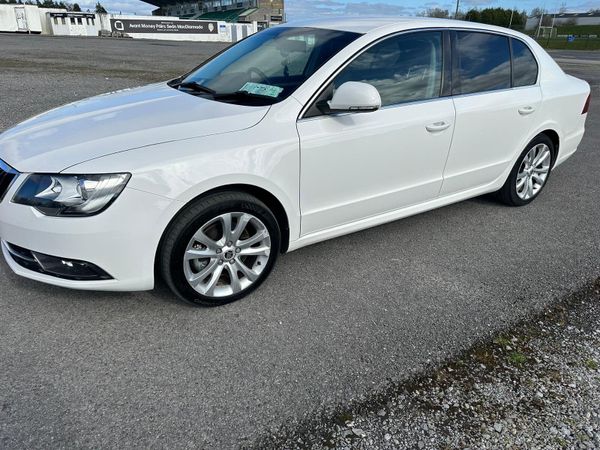 Skoda Superb Hatchback, Diesel, 2014, White