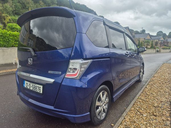 Honda Freed MPV, Petrol Hybrid, 2012, Blue