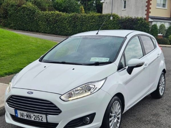 Ford Fiesta Hatchback, Petrol, 2014, White