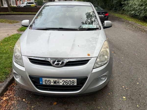 Hyundai i20 Hatchback, Petrol, 2009, Silver