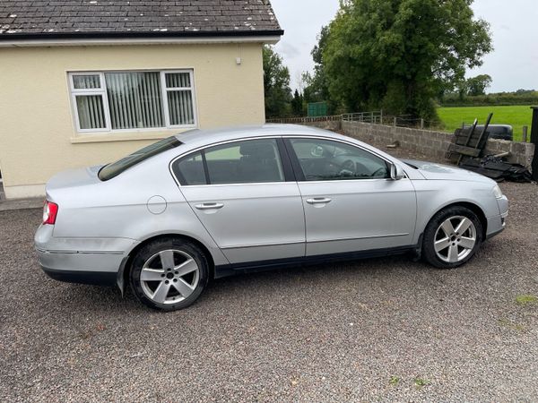 Volkswagen Passat Saloon, Diesel, 2010, Silver