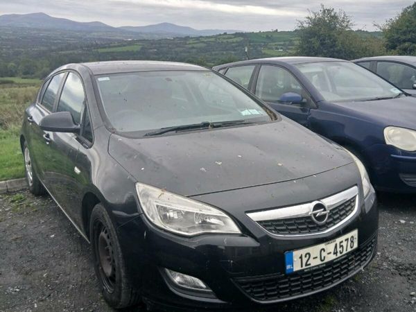 Opel Astra Hatchback, Petrol, 2012, Black