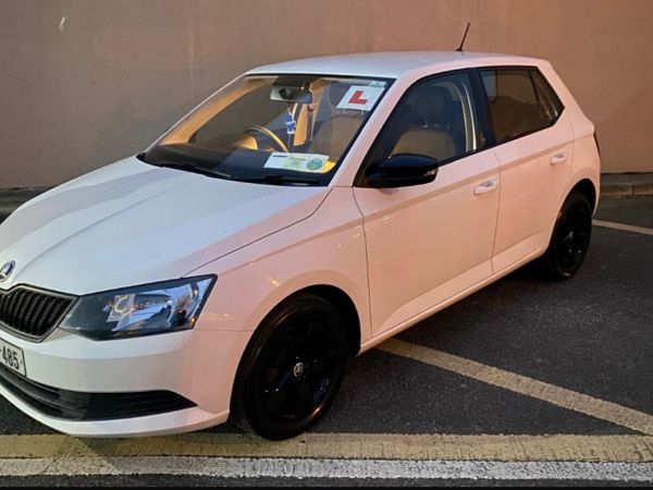 Skoda Fabia Hatchback, Petrol, 2015, White