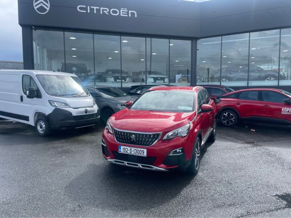 Peugeot 3008 MPV, Petrol, 2019, Red