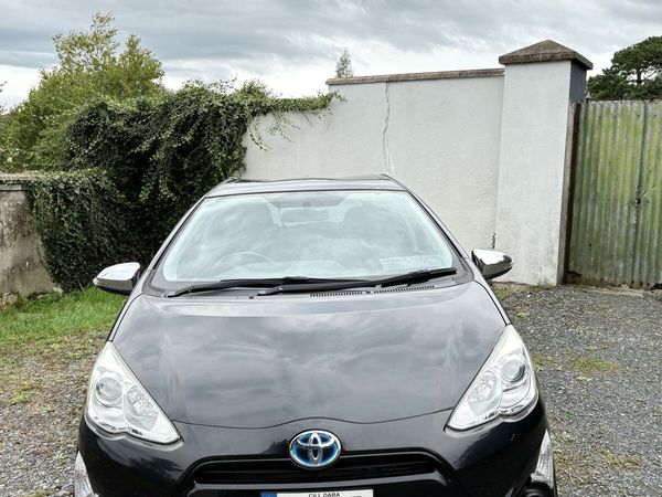 Toyota Aqua Hatchback, Petrol Hybrid, 2015, Black