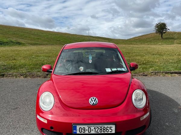 Volkswagen Beetle Hatchback, Petrol, 2009, Red