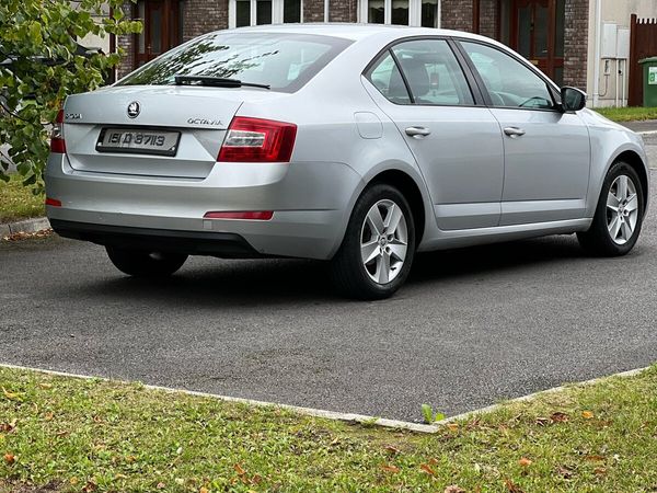 Skoda Octavia Saloon, Diesel, 2015, Silver