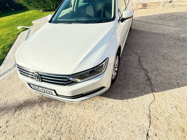 Volkswagen Passat Saloon, Diesel, 2017, White