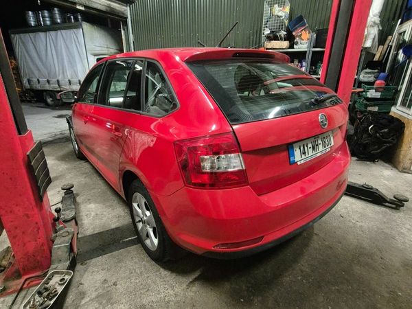 Skoda Rapid Hatchback, Diesel, 2014, Red