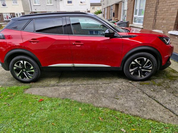 Peugeot 2008 MPV, Petrol, 2020, Red