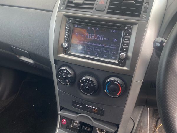 Toyota Corolla Saloon, Diesel, 2012, Grey