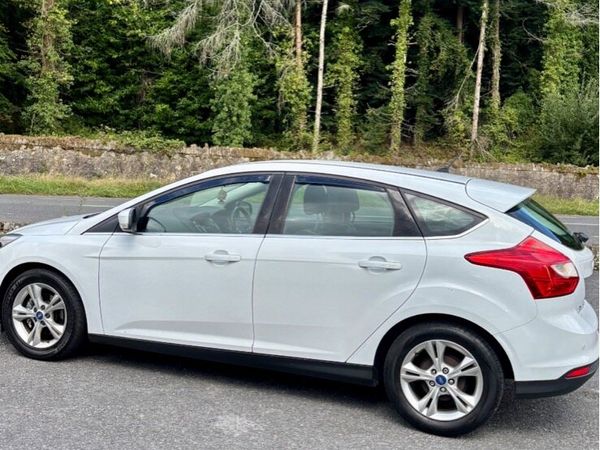 Ford Focus Hatchback, Petrol, 2012, White