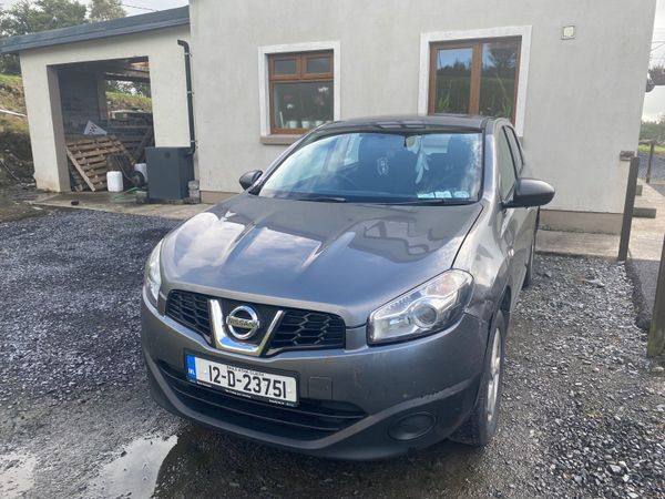 Nissan Qashqai Hatchback, Diesel, 2012, Grey