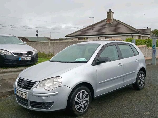 Volkswagen Polo Hatchback, Petrol, 2005, Silver