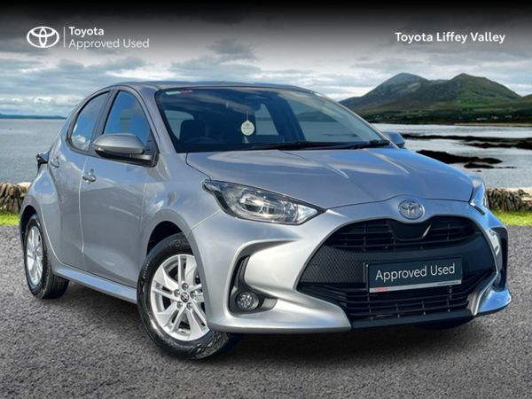 Toyota Yaris Hatchback, Petrol Hybrid, 2025, Silver