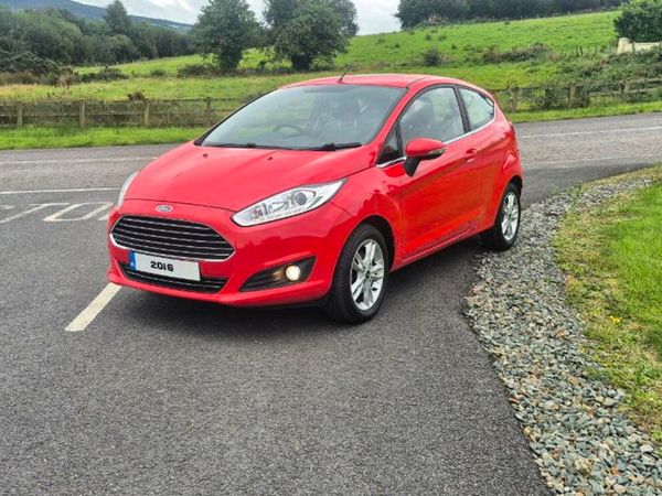 Ford Fiesta Hatchback, Petrol, 2016, Red