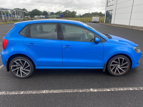 Volkswagen Polo Hatchback, Petrol, 2015, Blue