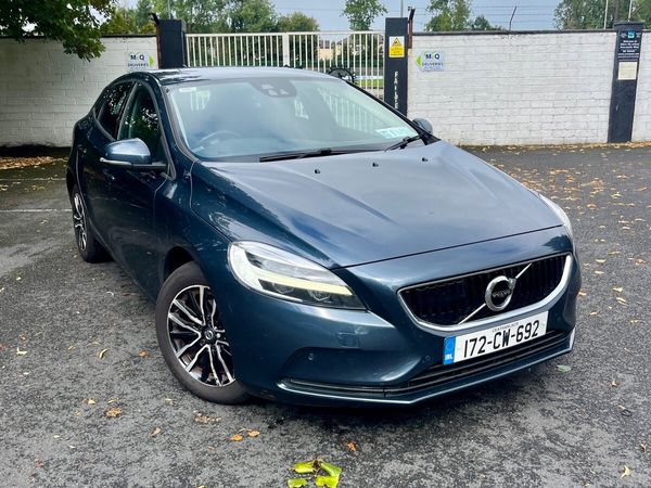 Volvo V40 Hatchback, Diesel, 2017, Blue