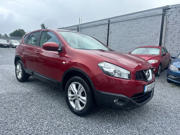 Nissan Qashqai Hatchback, Diesel, 2012, Red