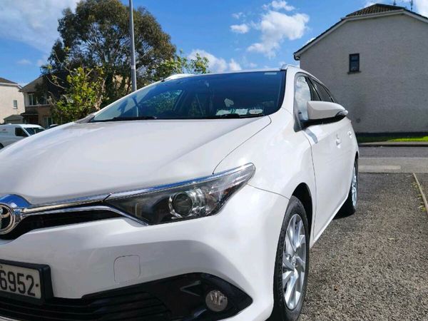 Toyota Auris Estate, Diesel, 2016, White