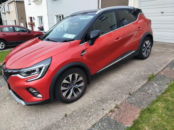 Renault Captur Hatchback, Petrol Plug-in Hybrid, 2021, Red