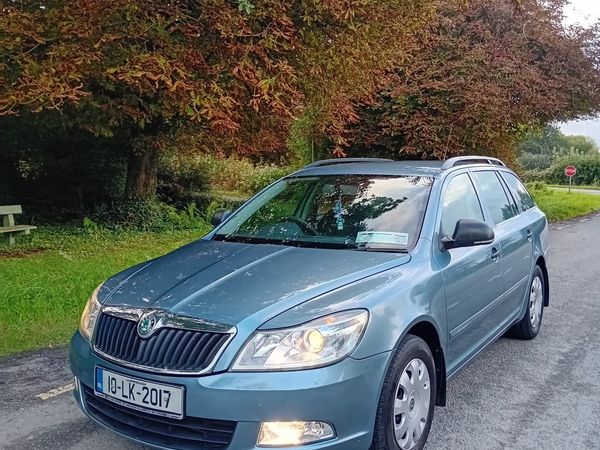 Skoda Octavia Estate, Diesel, 2010, Grey