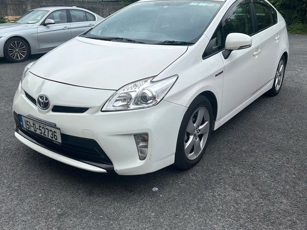 Toyota Prius Hatchback, Petrol Hybrid, 2015, White