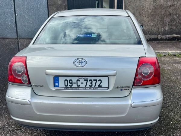 Toyota Avensis Saloon, Petrol, 2009, Silver