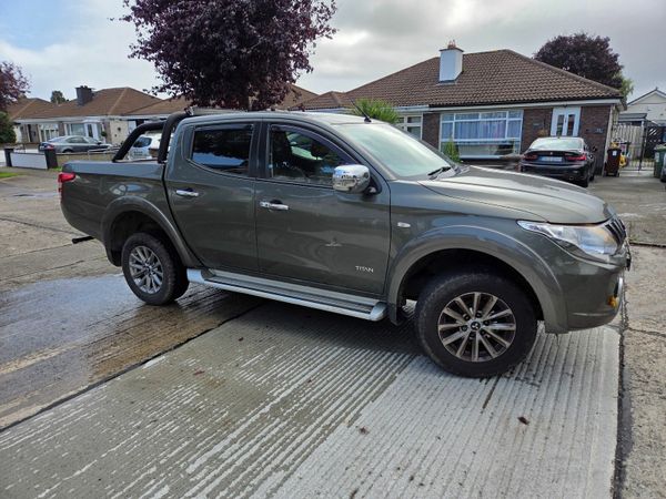 Mitsubishi L200 Crew Cab, Diesel, 2017, Green