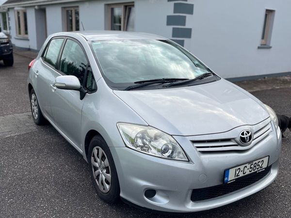 Toyota Auris Hatchback, Diesel, 2012, Silver