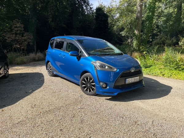 Toyota Sienta MPV, Petrol Hybrid, 2015, Blue