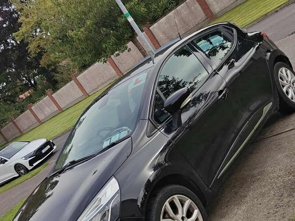 Renault Clio Hatchback, Petrol, 2017, Black