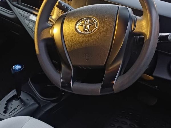 Toyota Aqua Hatchback, Petrol Hybrid, 2016, White