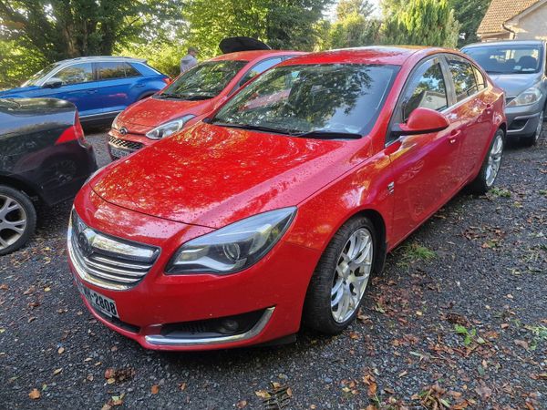 Vauxhall Insignia Hatchback, Diesel, 2014, Red