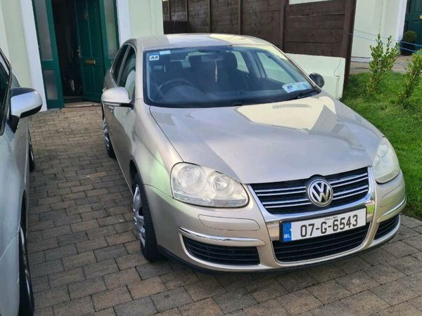 Volkswagen Jetta Saloon, Petrol, 2007, Beige