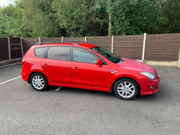 Hyundai i30 Estate, Diesel, 2011, Red