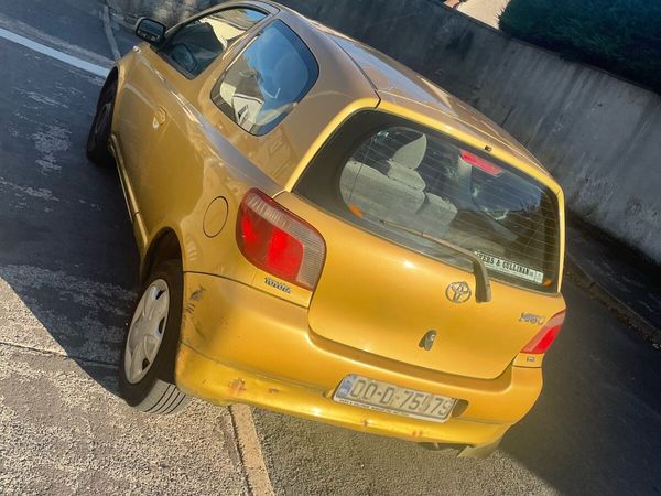 Toyota Yaris Hatchback, Petrol, 2000, Yellow