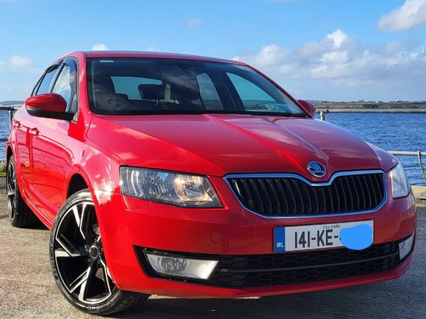 Skoda Octavia Hatchback, Diesel, 2014, Red